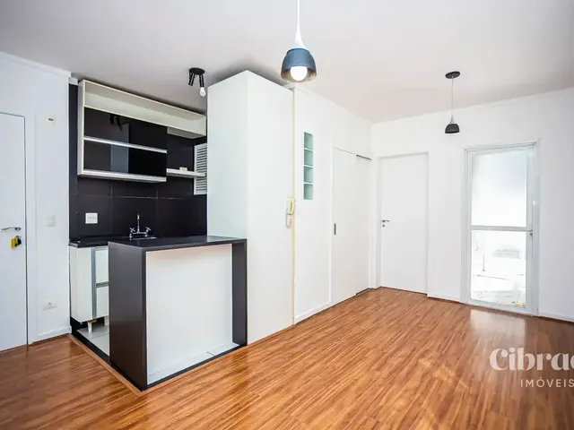 Apartamento 1 quarto e 1 banheiro, para alugar, no bairro Centro em Curitiba