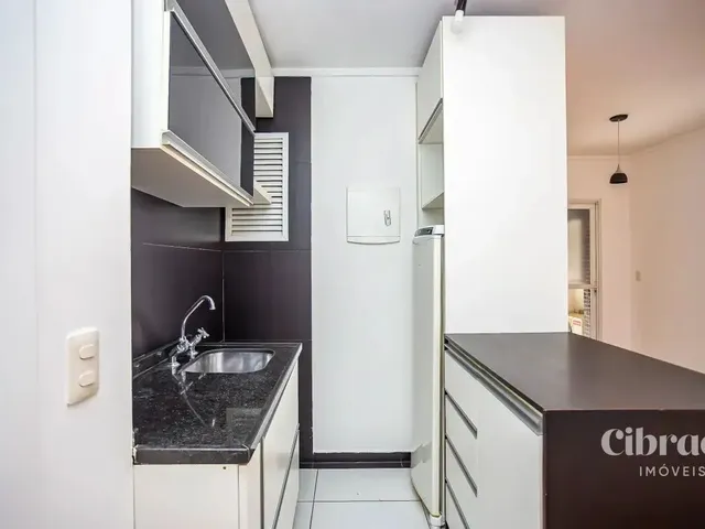 Apartamento 1 quarto e 1 banheiro, para alugar, no bairro Centro em Curitiba