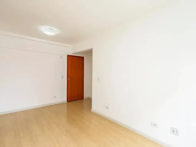 Apartamento 2 quartos e 1 banheiro, para alugar, no bairro Vista Alegre em Curitiba