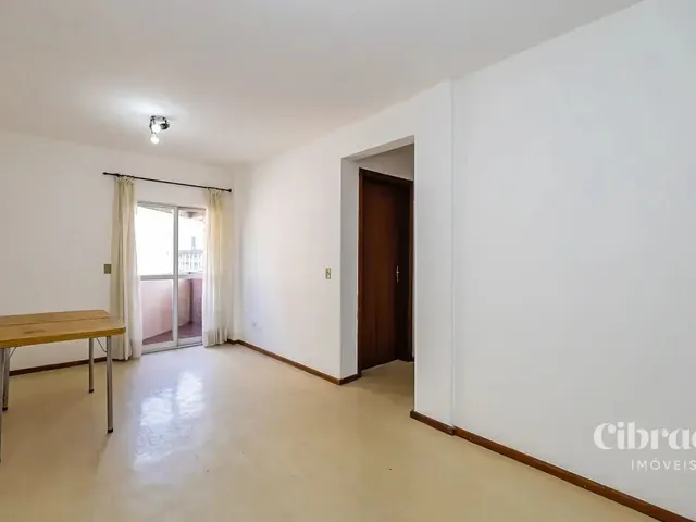 Apartamento 1 quarto e 1 banheiro, para alugar, no bairro Centro em Curitiba