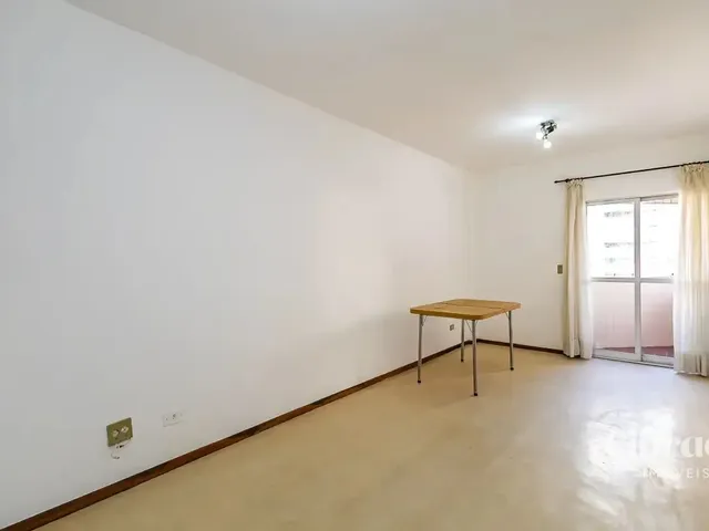 Apartamento 1 quarto e 1 banheiro, para alugar, no bairro Centro em Curitiba