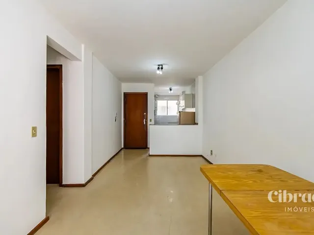 Apartamento 1 quarto e 1 banheiro, para alugar, no bairro Centro em Curitiba
