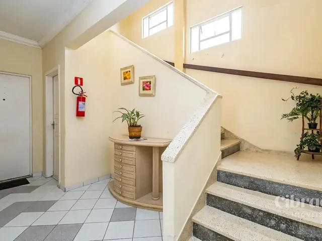 Apartamento 3 quartos e 1 banheiro, para alugar, no bairro Centro em Curitiba