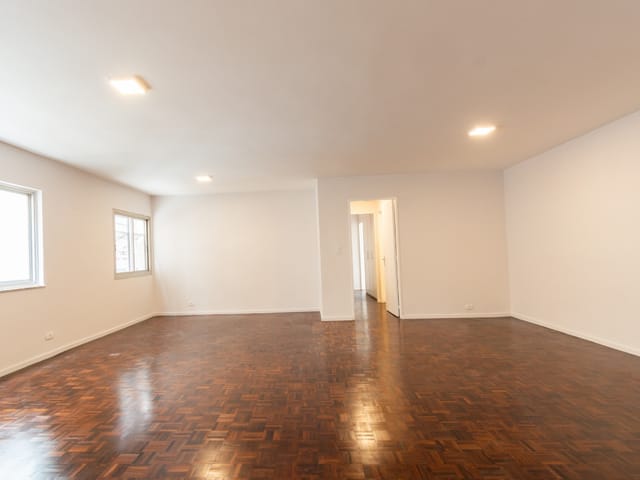 Foto do Apartamento - Apartamento à venda 107m², 2 quartos, sendo 1 suíte, 1 Vaga, amplo e Iluminado no Itaim Bibi - SP | Paulista Imóveis