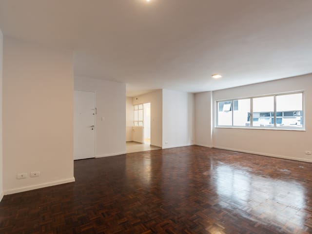 Foto do Apartamento - Apartamento à venda 107m², 2 quartos, sendo 1 suíte, 1 Vaga, amplo e Iluminado no Itaim Bibi - SP | Paulista Imóveis
