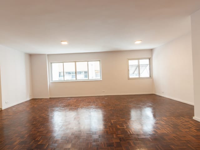 Foto do Apartamento - Apartamento à venda 107m², 2 quartos, sendo 1 suíte, 1 Vaga, amplo e Iluminado no Itaim Bibi - SP | Paulista Imóveis
