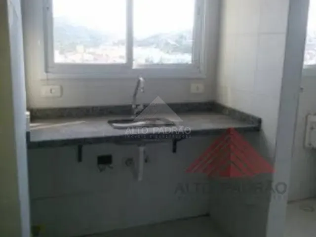 Apartamento 2 quartos e 1 banheiro, à venda, no bairro Parque São Vicente em Mauá