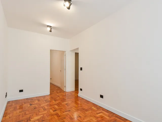Foto do Apartamento - Apartamento à venda 58m² e 2 Quartos a 400m do Metrô Vila Mariana! Reformado e bem localizado. | Paulista Imóveis