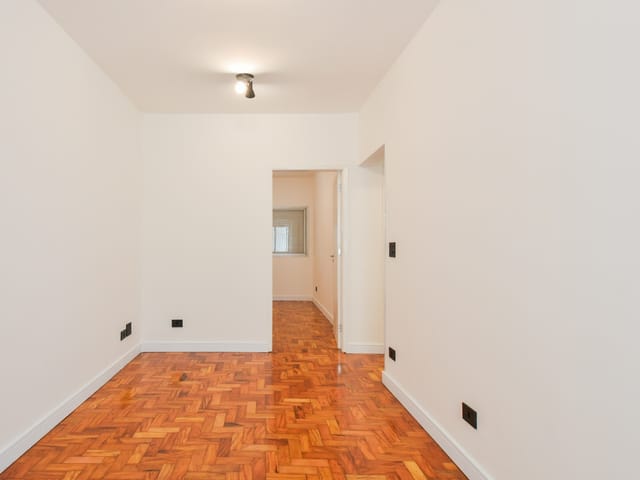 Foto do Apartamento - Apartamento à venda 58m² e 2 Quartos a 400m do Metrô Vila Mariana! Reformado e bem localizado. | Paulista Imóveis