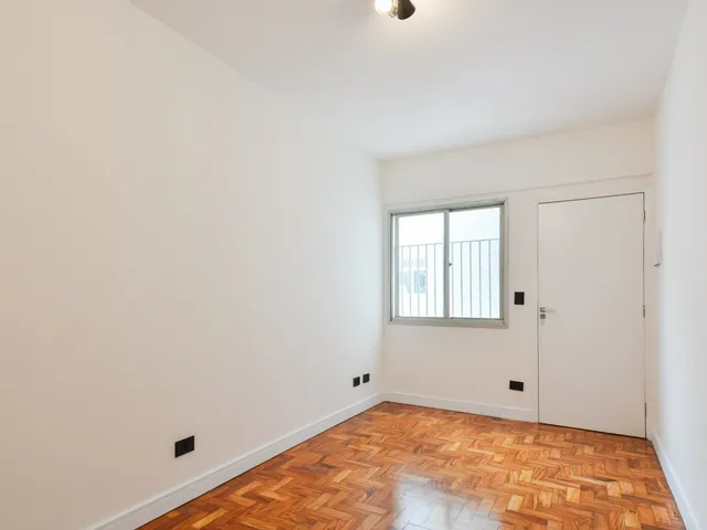 Foto do Apartamento - Apartamento à venda 58m² e 2 Quartos a 400m do Metrô Vila Mariana! Reformado e bem localizado. | Paulista Imóveis