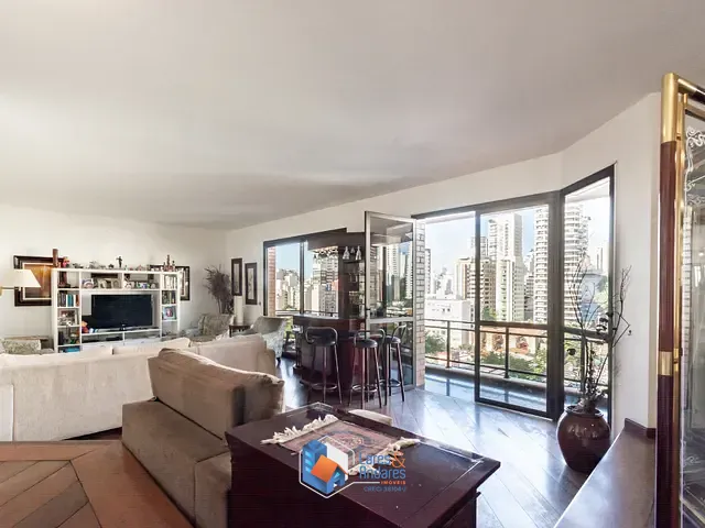 Apartamento com 193m² 4 quartos e 5 banheiros, à venda, no bairro Pacaembu em São Paulo