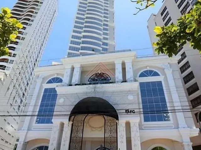Apartamento com 317m² 4 quartos e 5 banheiros, à venda, no bairro Centro em Balneário Camboriú