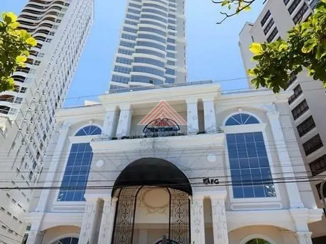Apartamento com 317m² 4 quartos e 5 banheiros, à venda, no bairro Centro em Balneário Camboriú