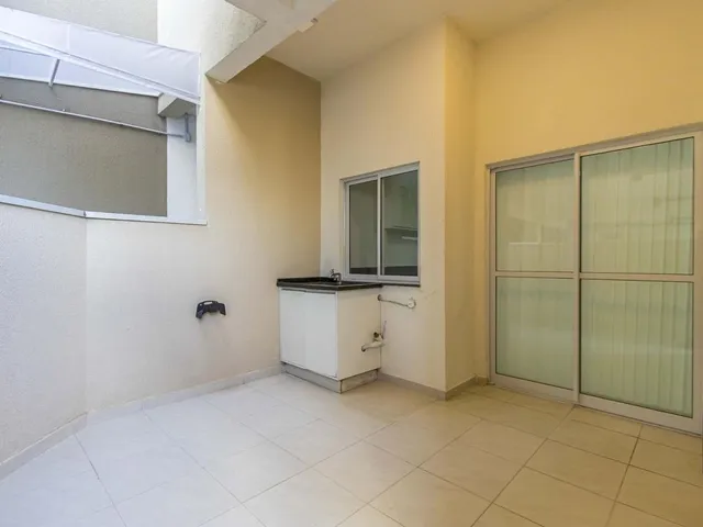 Apartamento 2 quartos e 1 banheiro, à venda, no bairro Capão Raso em Curitiba