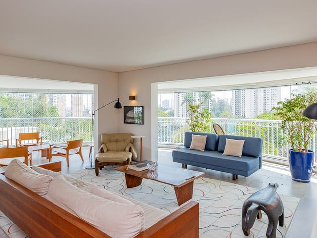 Foto do Apartamento - Apartamento à venda com 246m² reformados, Varanda gourmet e 4 suítes em localização privilegiada na  Vila Sofia, São Paulo, SP | Paulista Imóveis