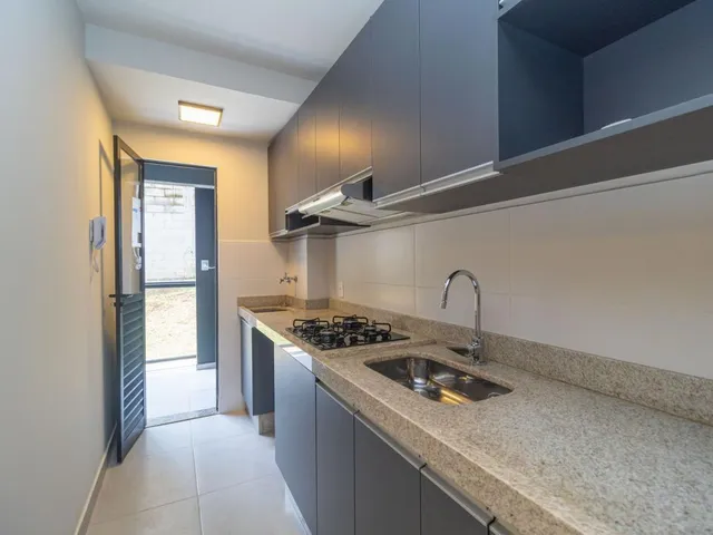 Apartamento 3 quartos e 1 banheiro, à venda, no bairro Campo Comprido em Curitiba