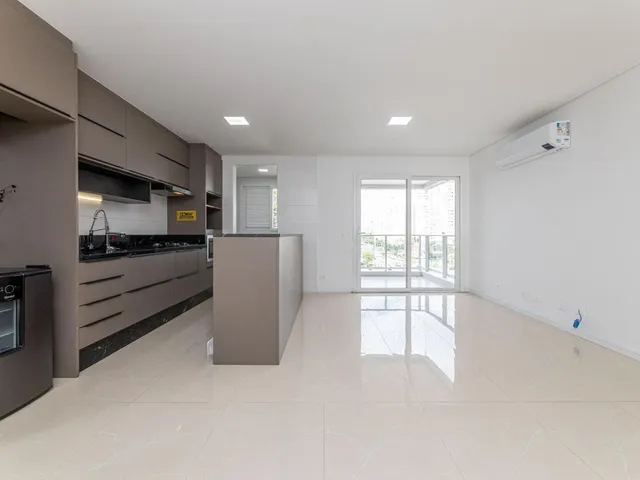 Apartamento 3 quartos e 2 banheiros, à venda, no bairro Campo Comprido em Curitiba