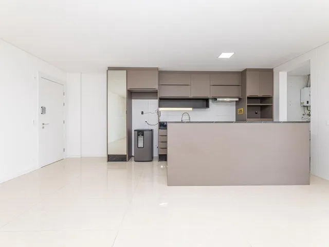 Apartamento 3 quartos e 2 banheiros, à venda, no bairro Campo Comprido em Curitiba