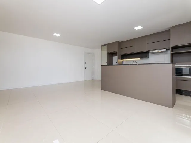 Apartamento 3 quartos e 2 banheiros, à venda, no bairro Campo Comprido em Curitiba