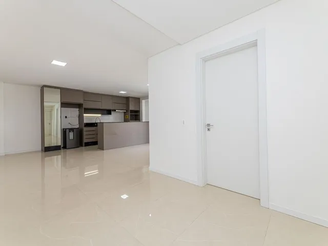 Apartamento 3 quartos e 2 banheiros, à venda, no bairro Campo Comprido em Curitiba