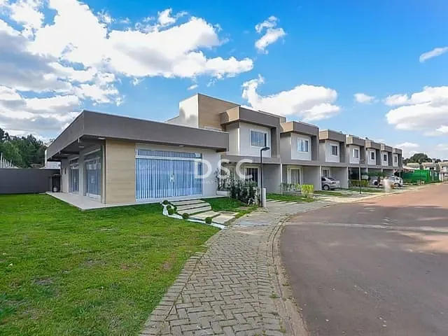 Casa 3 quartos e 2 banheiros, à venda, no bairro Campo Comprido em Curitiba