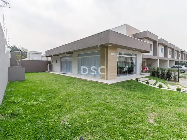 Casa 3 quartos e 2 banheiros, à venda, no bairro Campo Comprido em Curitiba