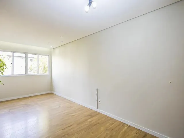 Apartamento 3 quartos e 1 banheiro, à venda, no bairro Campo Comprido em Curitiba