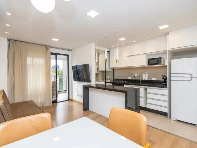Apartamento 2 quartos e 2 banheiros, para alugar, no bairro Cabral em Curitiba