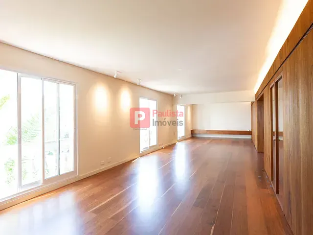 Apartamento com 200m² 3 quartos e 3 banheiros, à venda, no bairro Itaim Bibi em São Paulo