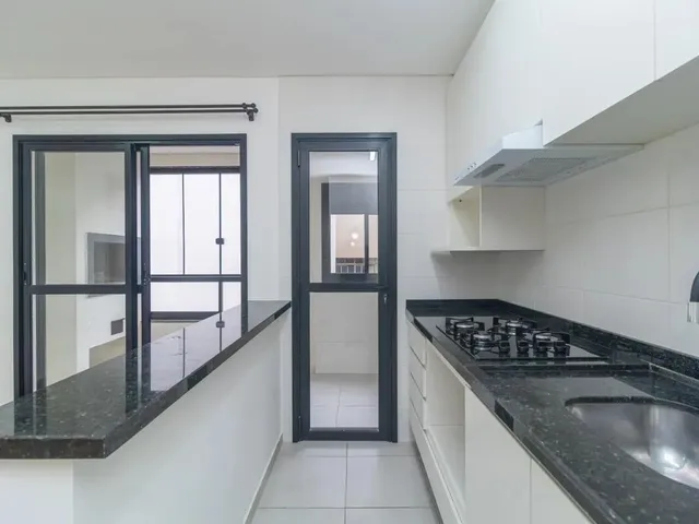 Apartamento 2 quartos e 1 banheiro, para alugar, no bairro Campo Comprido em Curitiba