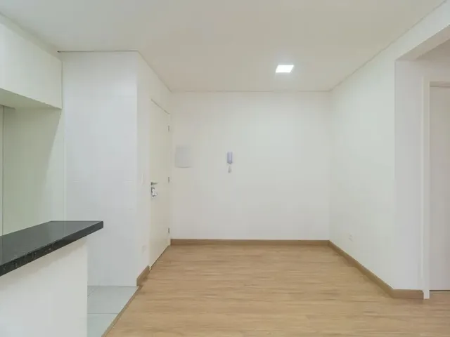 Apartamento 2 quartos e 1 banheiro, para alugar, no bairro Campo Comprido em Curitiba
