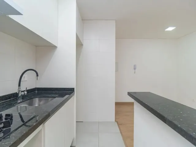 Apartamento 2 quartos e 1 banheiro, para alugar, no bairro Campo Comprido em Curitiba