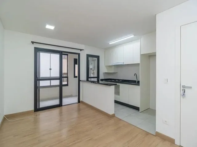 Apartamento 2 quartos e 1 banheiro, para alugar, no bairro Campo Comprido em Curitiba