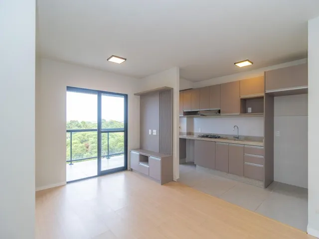 Apartamento 2 quartos e 1 banheiro, para alugar, no bairro Campo Comprido em Curitiba