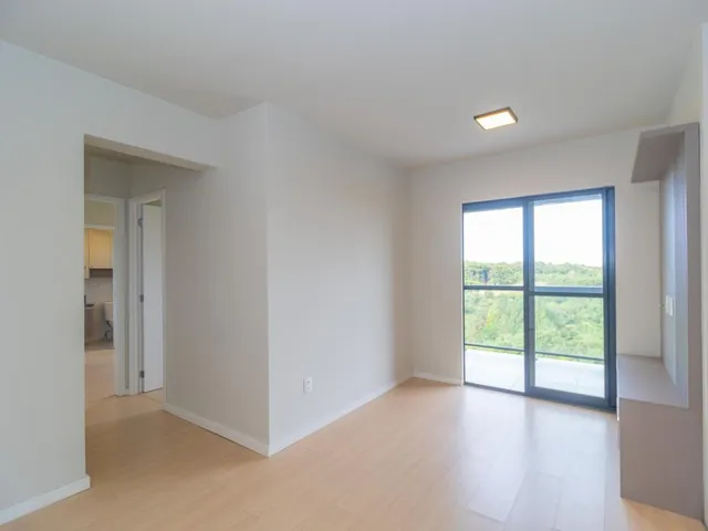 Apartamento 2 quartos e 1 banheiro, para alugar, no bairro Campo Comprido em Curitiba