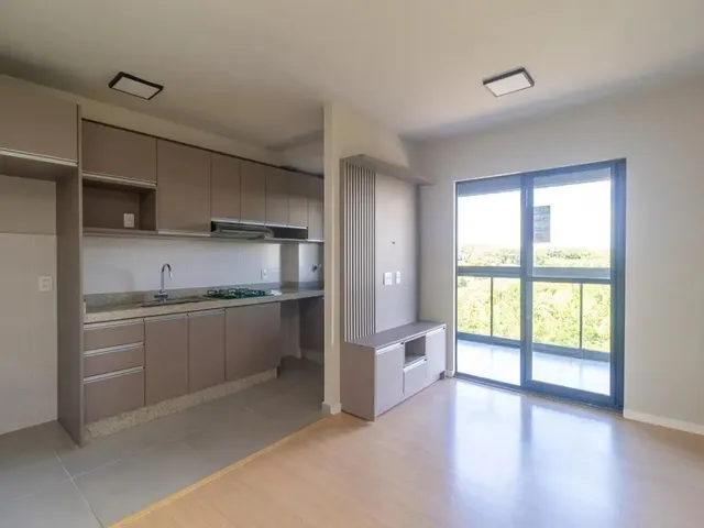 Apartamento 2 quartos e 2 banheiros, para alugar, no bairro Campo Comprido em Curitiba