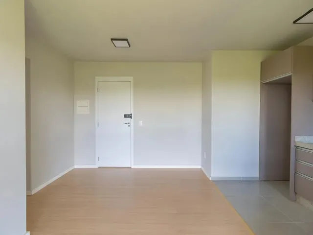 Apartamento 2 quartos e 2 banheiros, para alugar, no bairro Campo Comprido em Curitiba