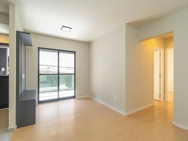 Apartamento 2 quartos e 1 banheiro, para alugar, no bairro Campo Comprido em Curitiba