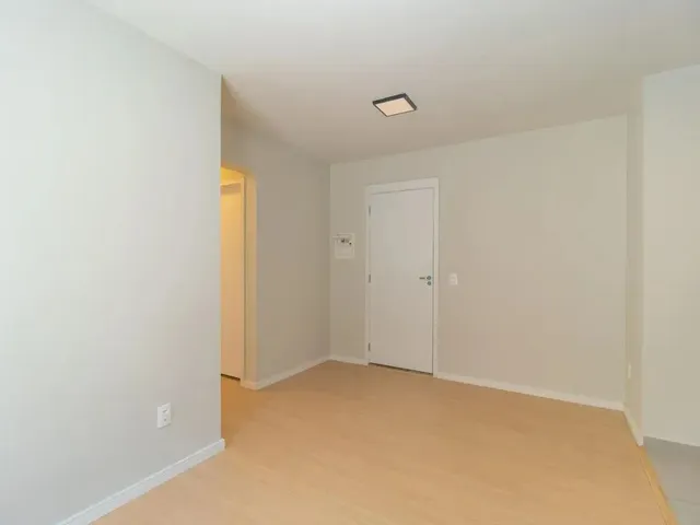 Apartamento 2 quartos e 1 banheiro, para alugar, no bairro Campo Comprido em Curitiba