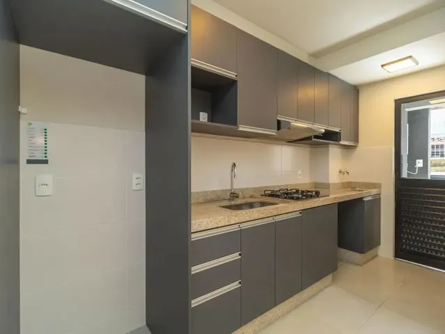 Apartamento 2 quartos e 1 banheiro, para alugar, no bairro Campo Comprido em Curitiba