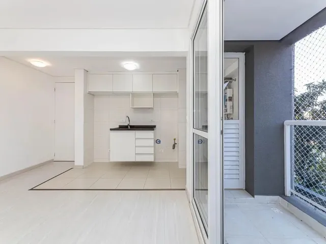 Apartamento 2 quartos e 2 banheiros, para alugar, no bairro Bacacheri em Curitiba
