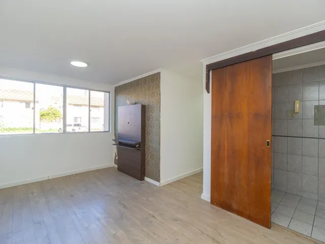 Apartamento 2 quartos e 1 banheiro, para alugar, no bairro Campo Comprido em Curitiba