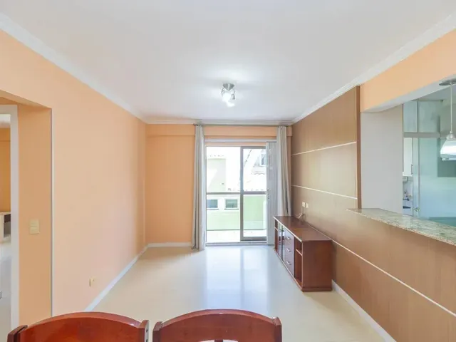 Apartamento 2 quartos e 2 banheiros, para alugar, no bairro Santa Quitéria em Curitiba