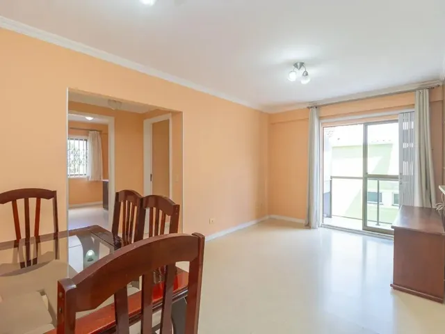 Apartamento 2 quartos e 2 banheiros, para alugar, no bairro Santa Quitéria em Curitiba