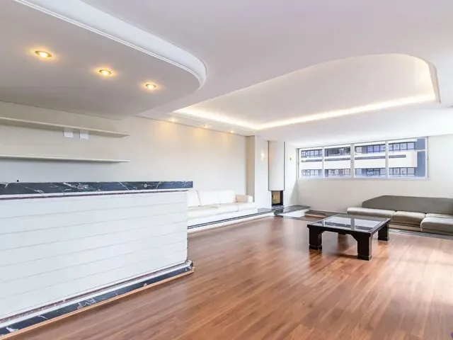 Apartamento 3 quartos e 4 banheiros, para alugar, no bairro Batel em Curitiba