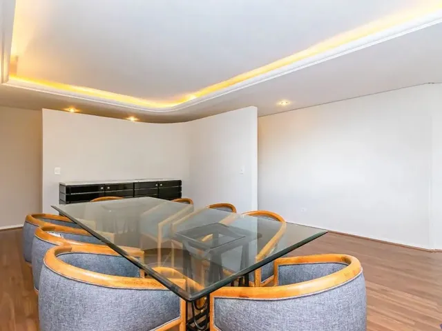 Apartamento 3 quartos e 4 banheiros, para alugar, no bairro Batel em Curitiba