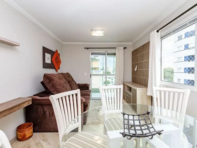 Apartamento 2 quartos e 1 banheiro, para alugar, no bairro Vila Izabel em Curitiba