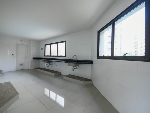 Apartamento com 320m² 3 quartos e 4 banheiros, à venda, no bairro Vila Nova Conceição em São Paulo