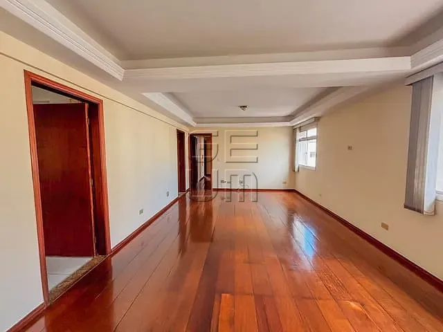 Apartamento com 189m² 4 quartos e 3 banheiros, à venda, no bairro Centro em Londrina