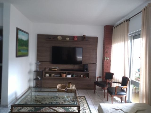 Foto do Apartamento - Apartamento à venda,  Ed. Renault, sala ampla com espaçosa sacada, 4 dormitórios, sendo 1 suíte, lavabo, 2 vagas de garagem. Centro, 
Londrina, PR | Guepardo Imob